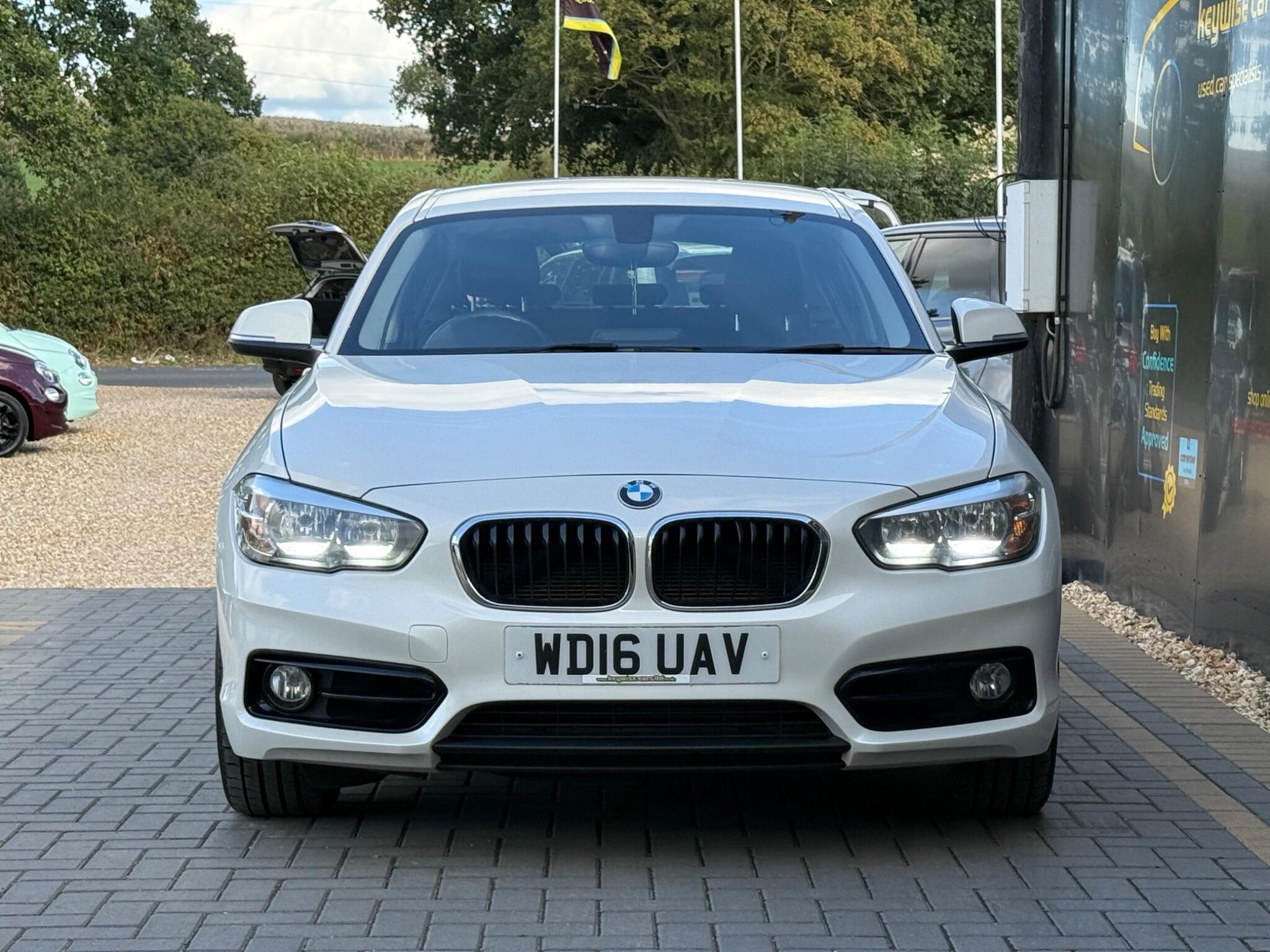 BMW 1 Series view 10