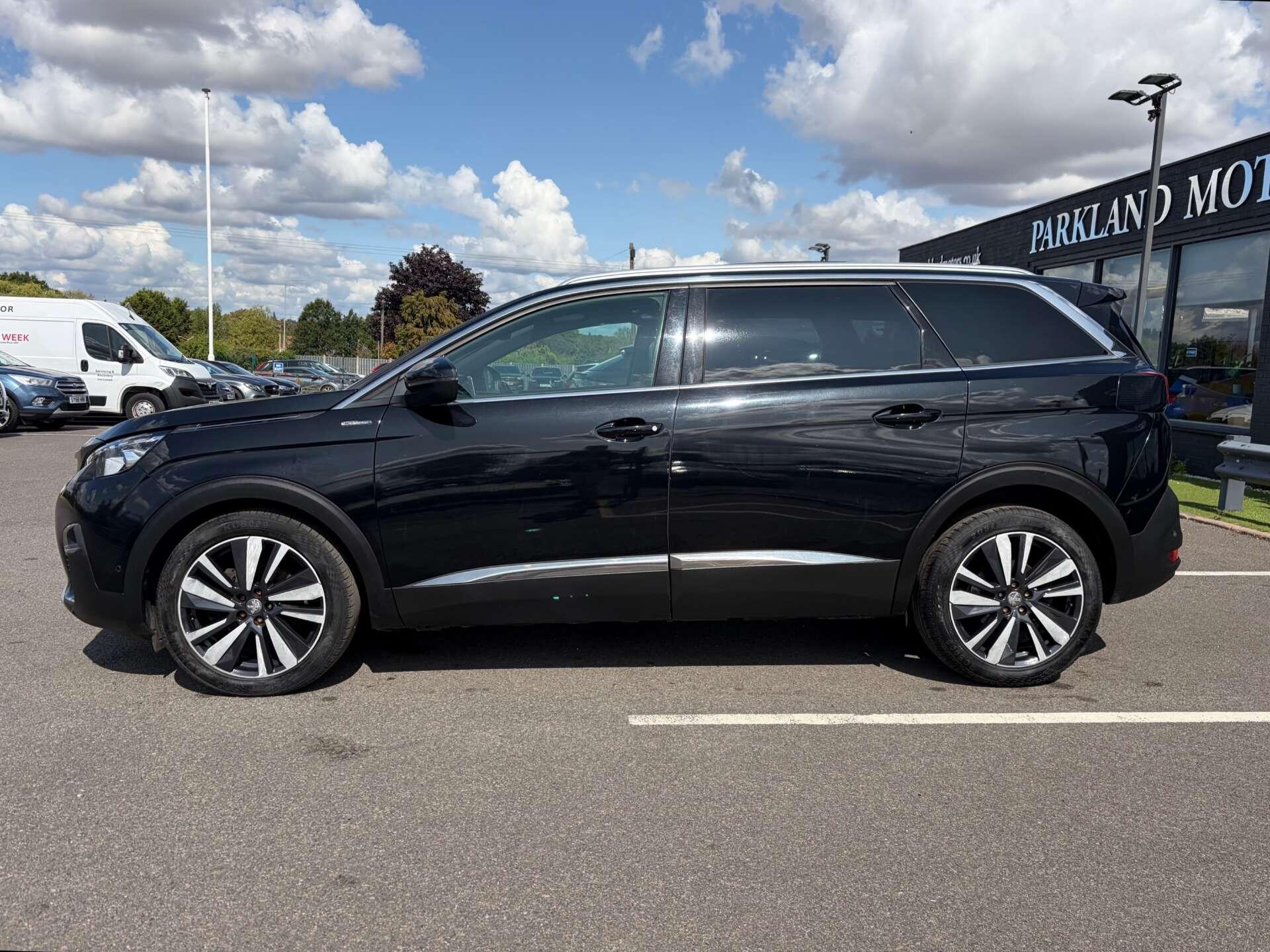 Peugeot 5008 view 5