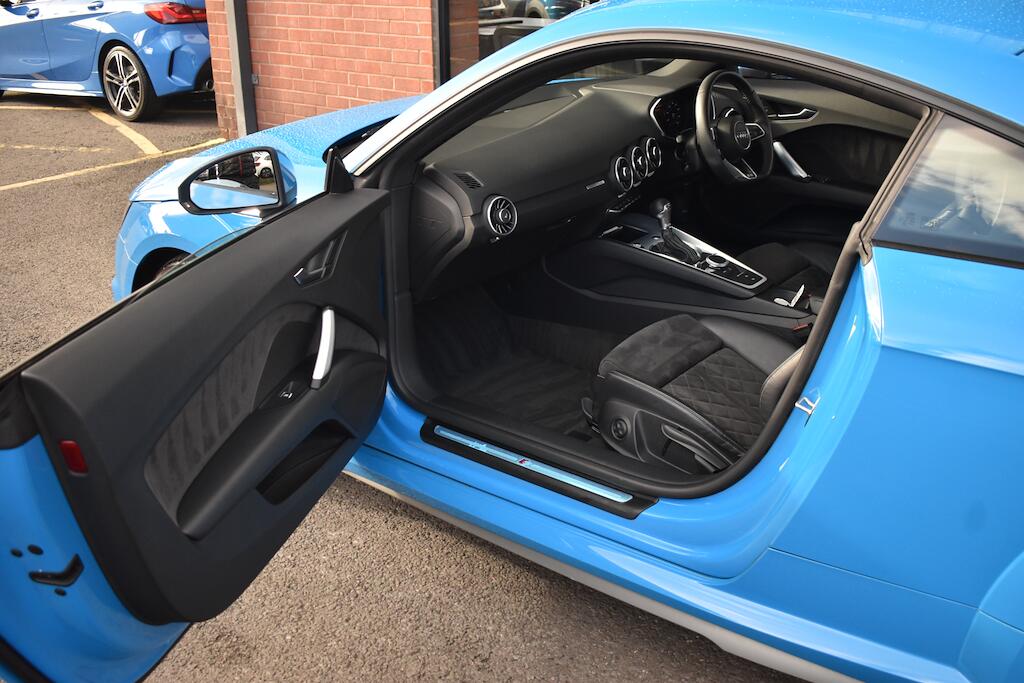 Audi TT view 23