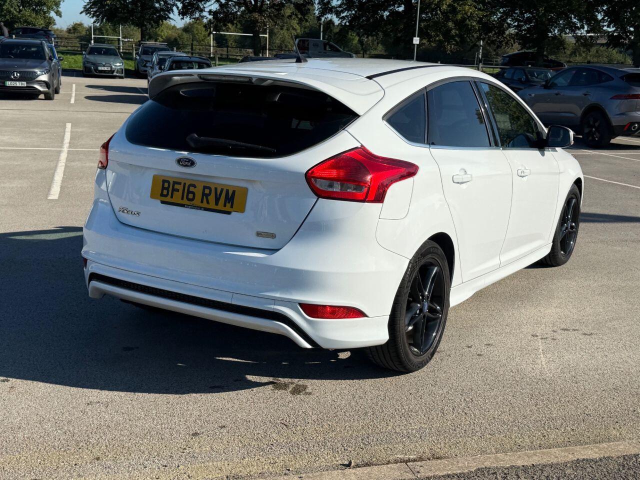 Ford Focus view 27