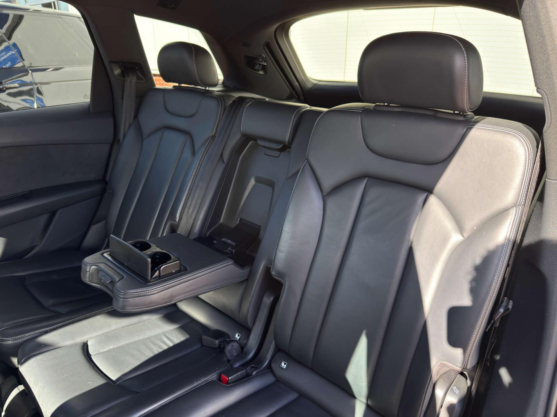 Audi SQ7 view 16