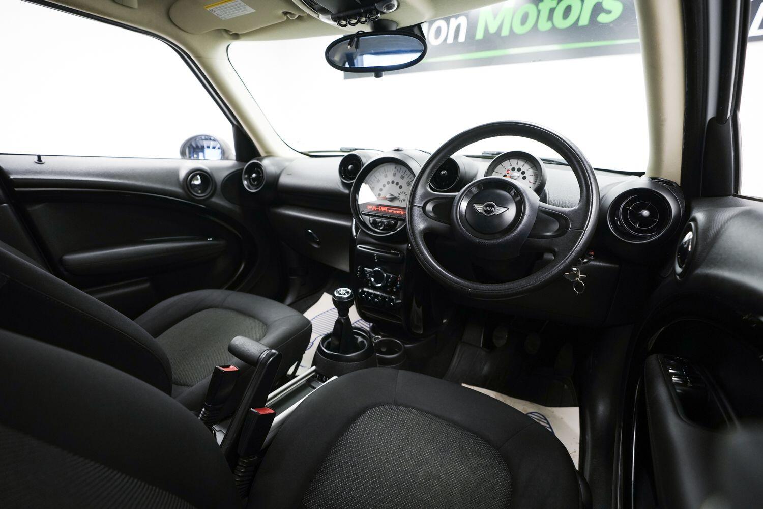 MINI Countryman view 8