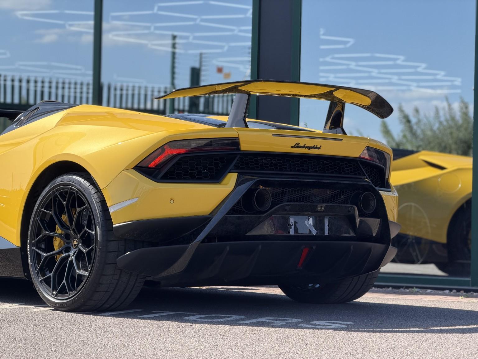 Lamborghini Huracan view 33