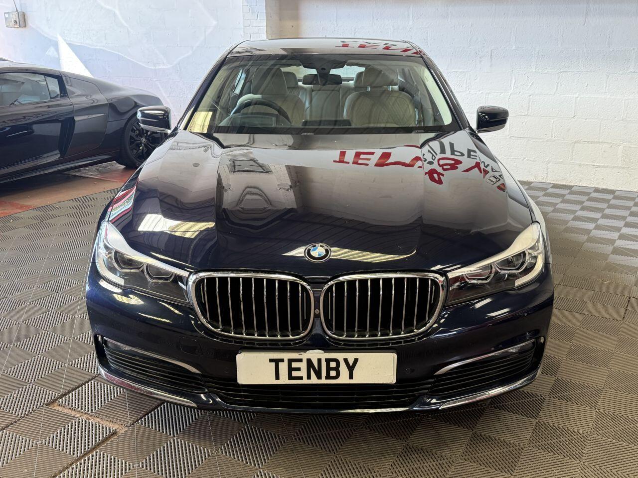 BMW 7 Series view 4