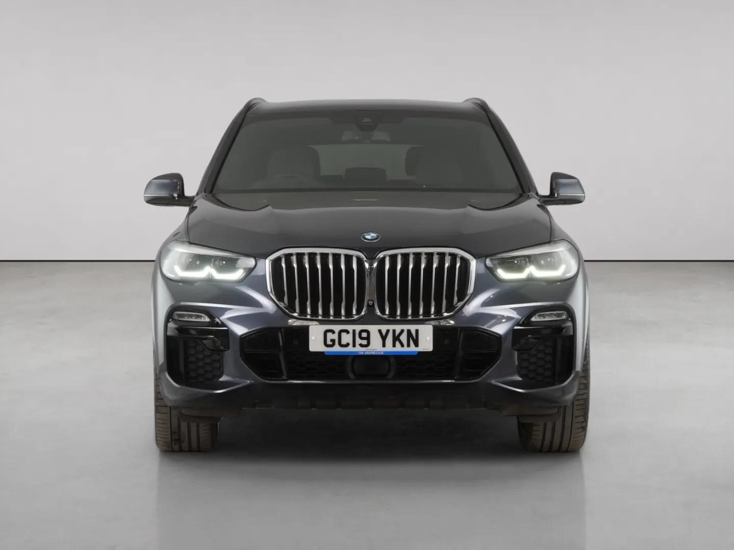 BMW X5 view 4