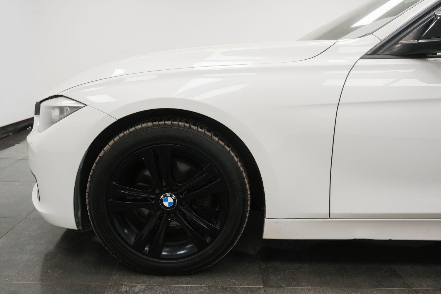 BMW 3 Series view 6