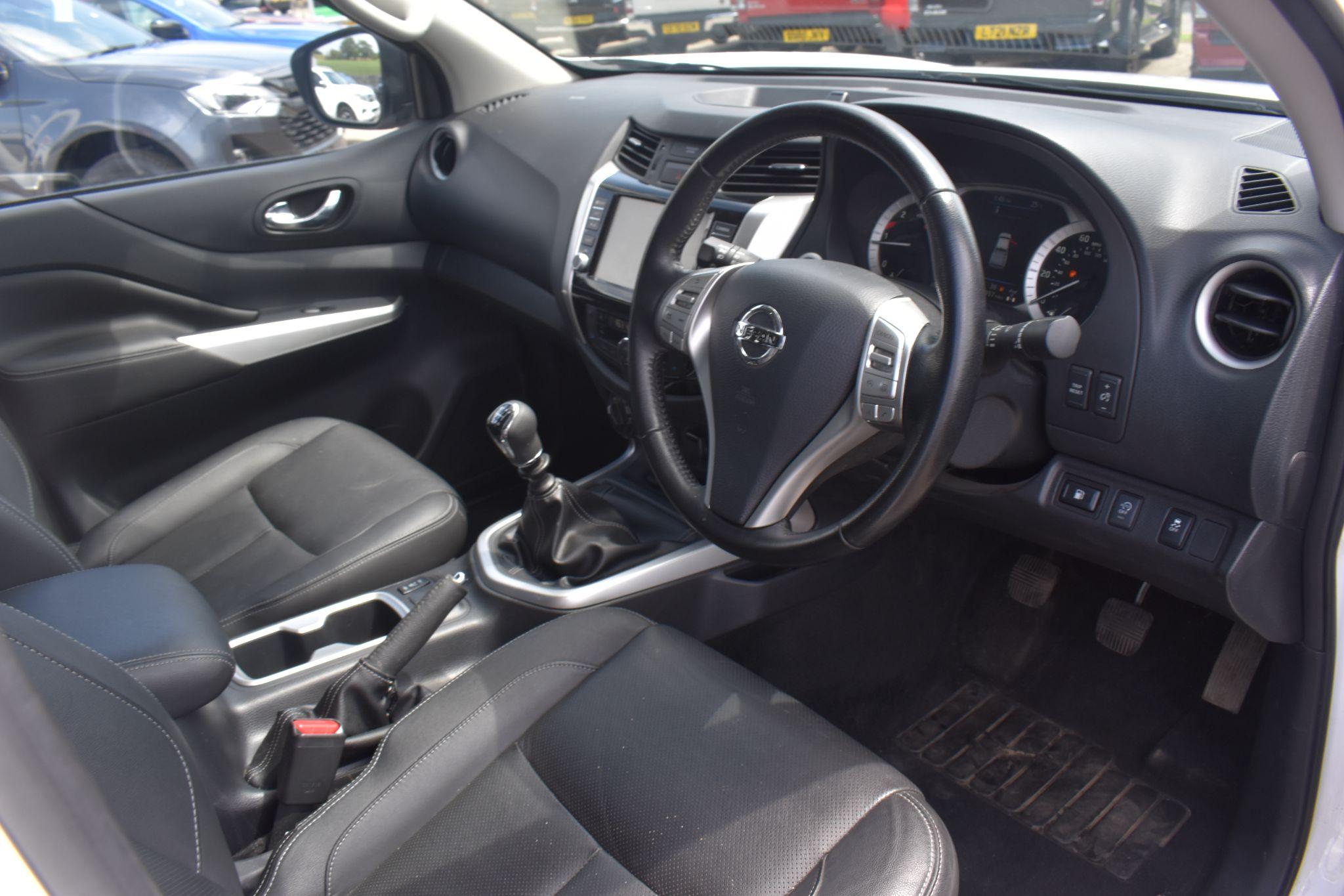 Navara - 2.3 dCi Tekna 4WD Euro 6 (s/s) 4dr - Image 34