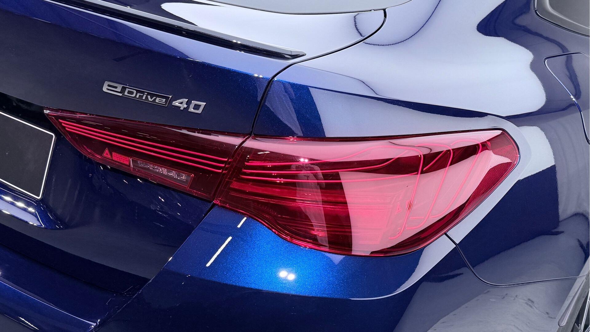 BMW i4 view 21