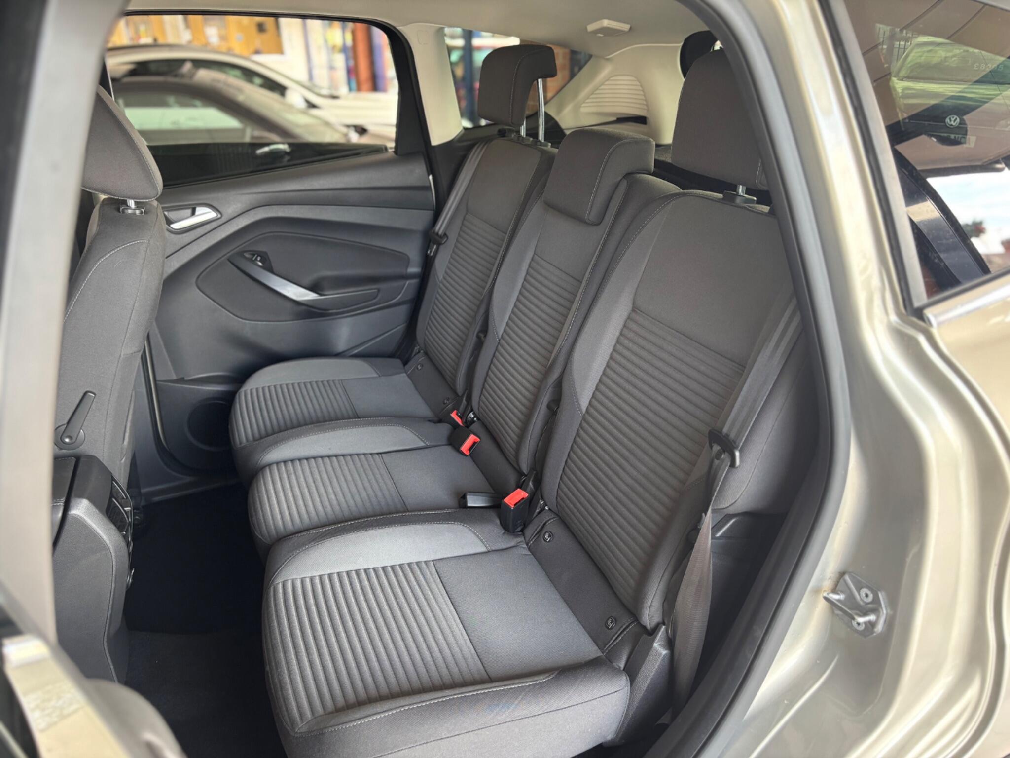 Ford C-Max view 14