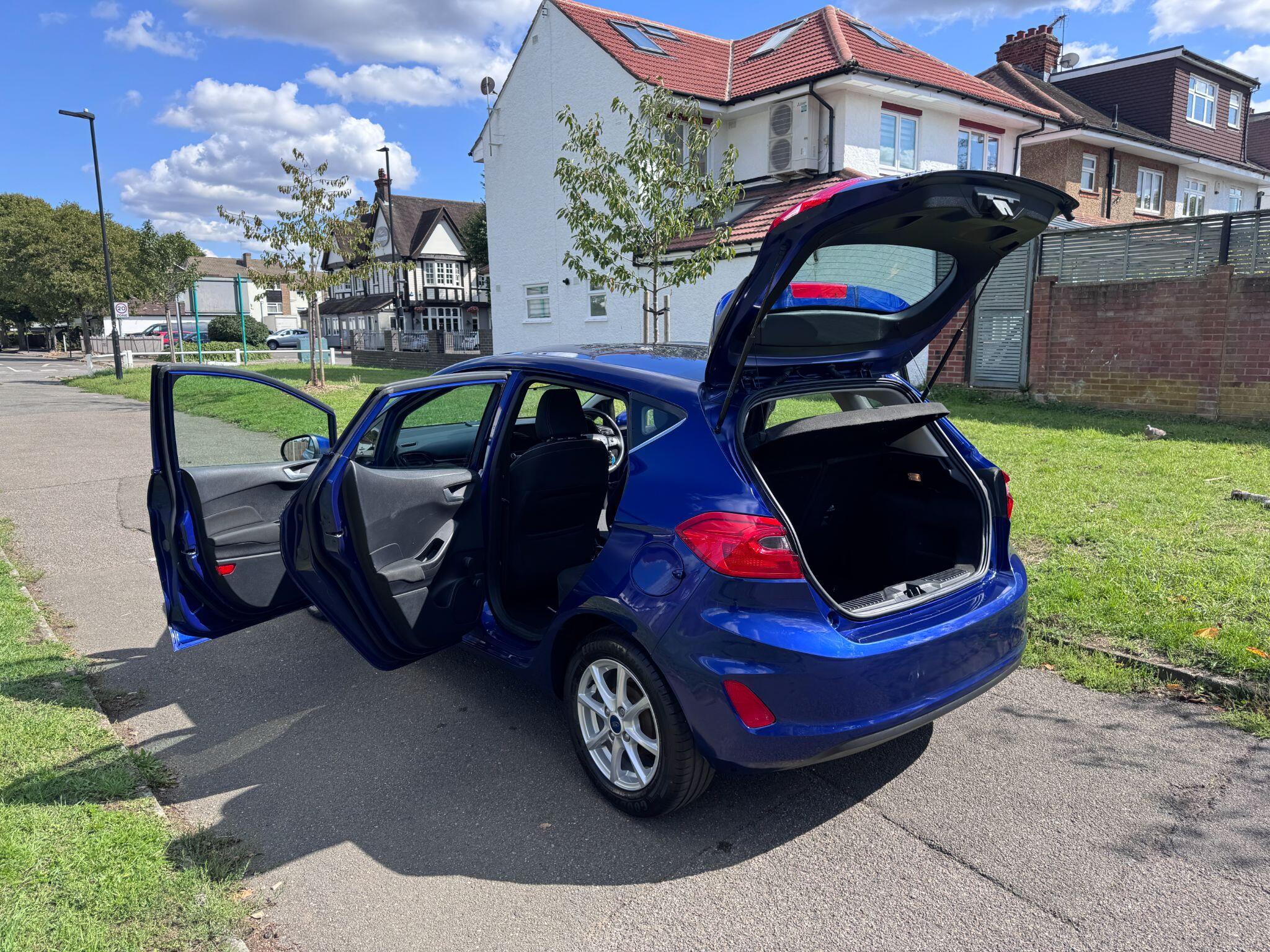2017 Ford Fiesta image 46