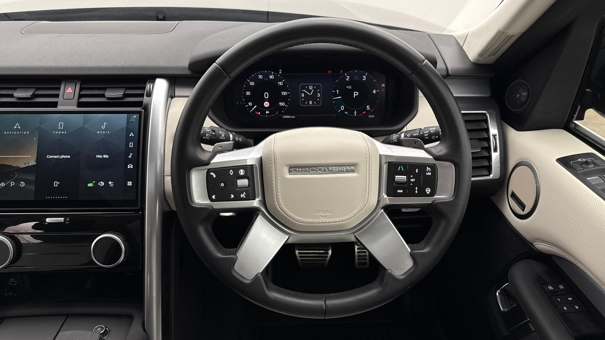 Land Rover Discovery view 15