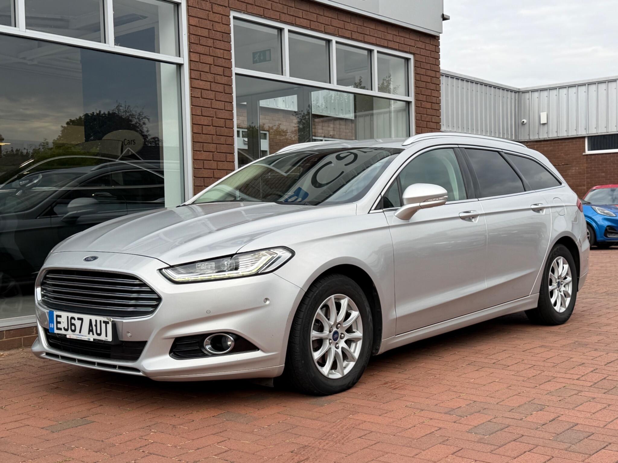 Ford Mondeo view 8