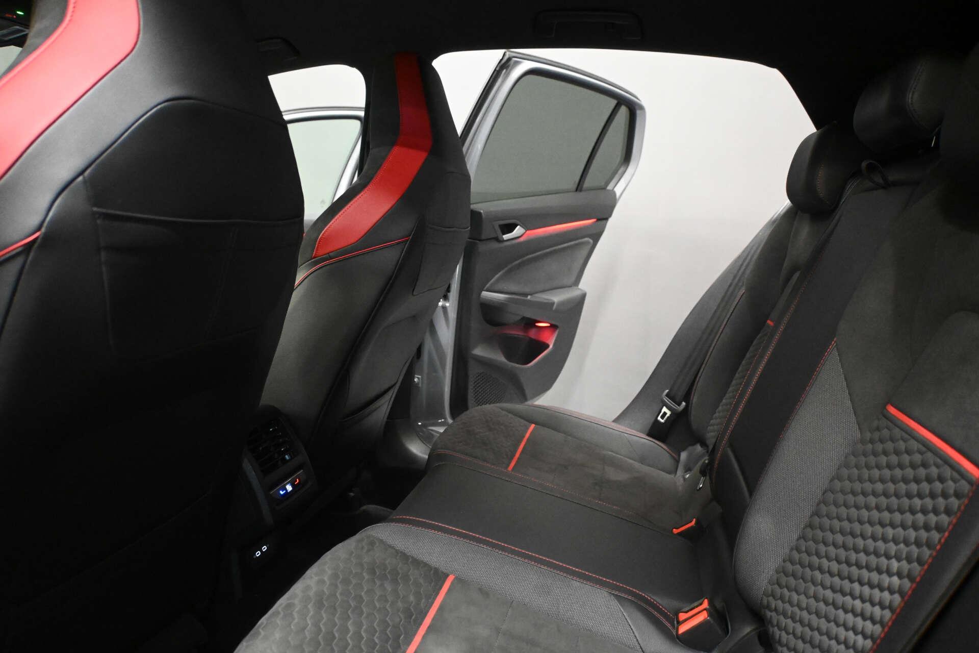 Volkswagen Golf view 17