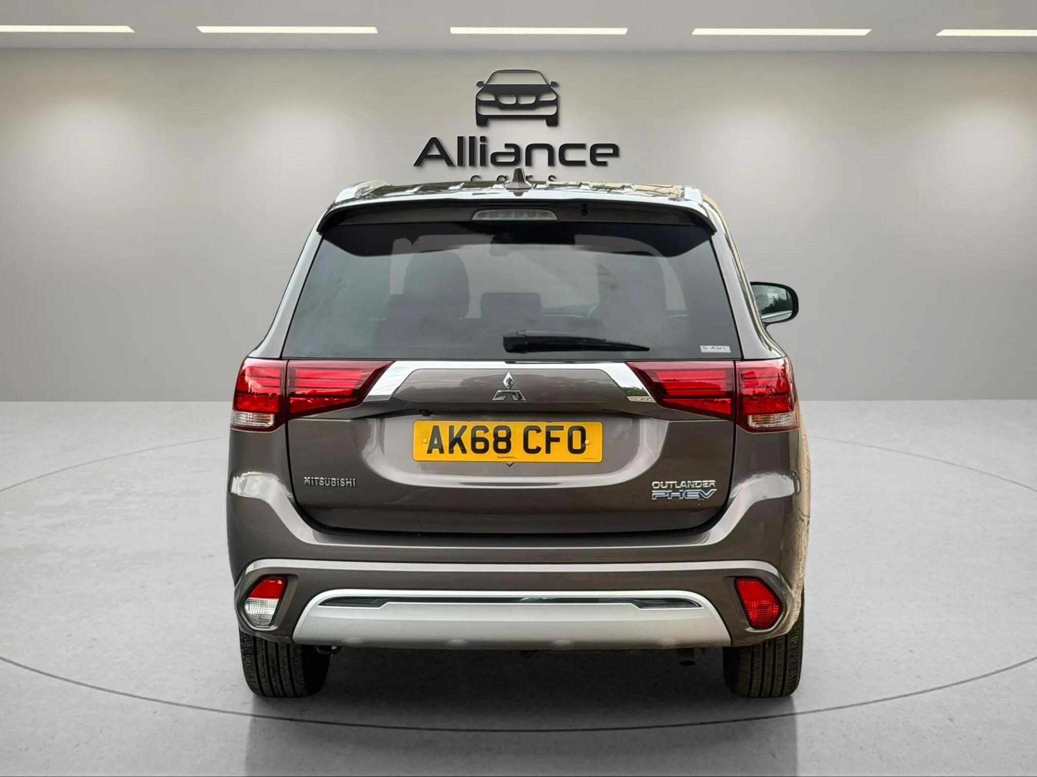 Mitsubishi Outlander view 26