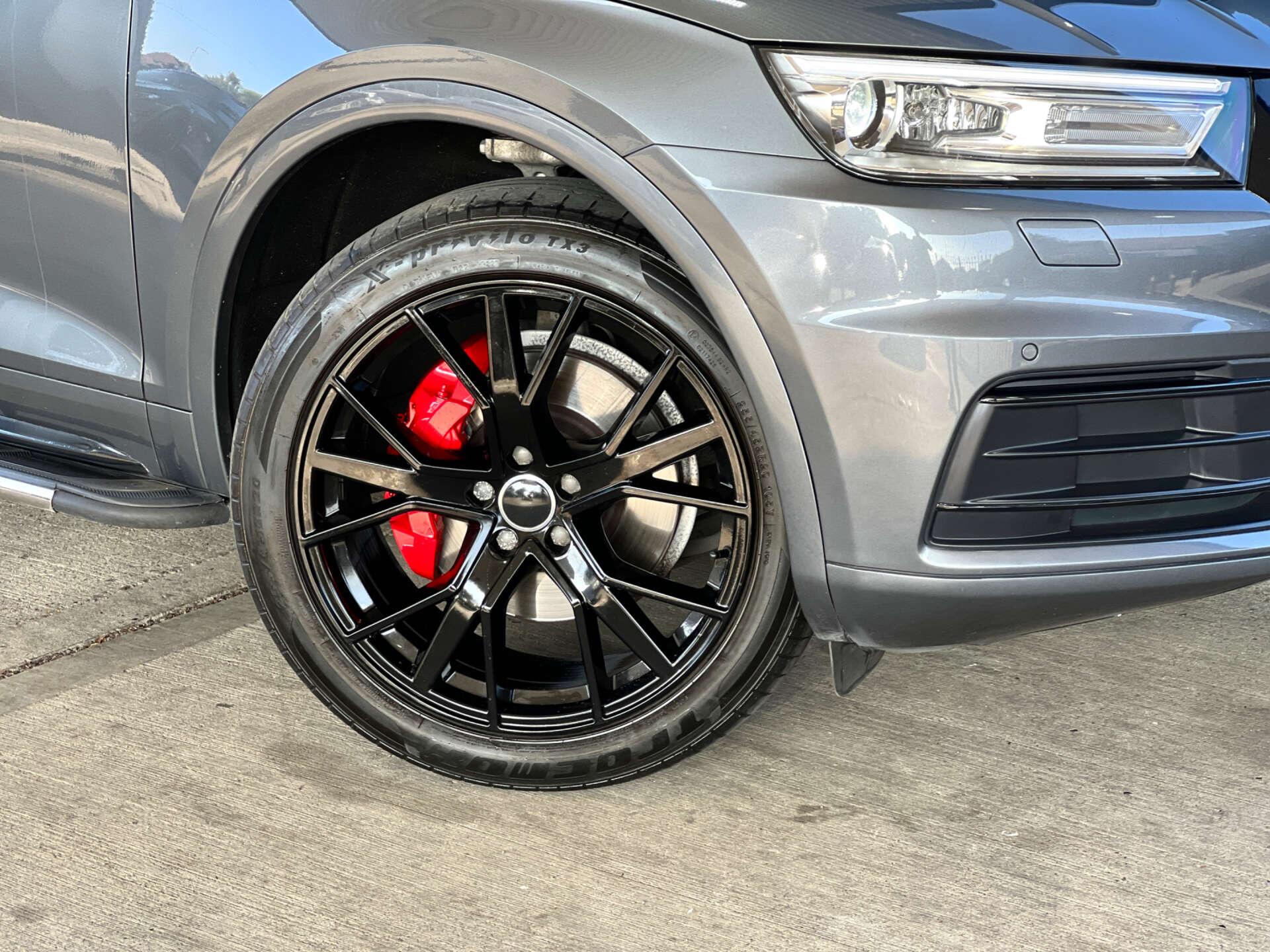 Audi Q5 view 24