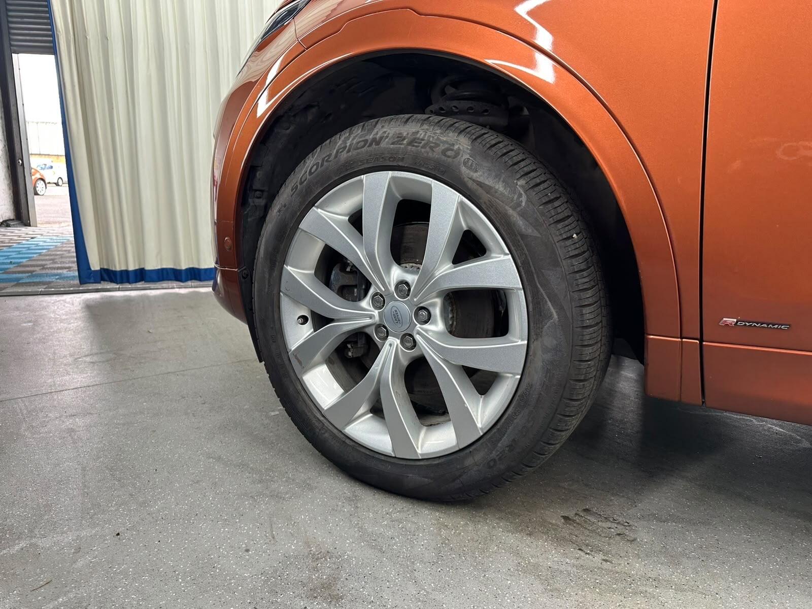 Land Rover Discovery Sport view 20