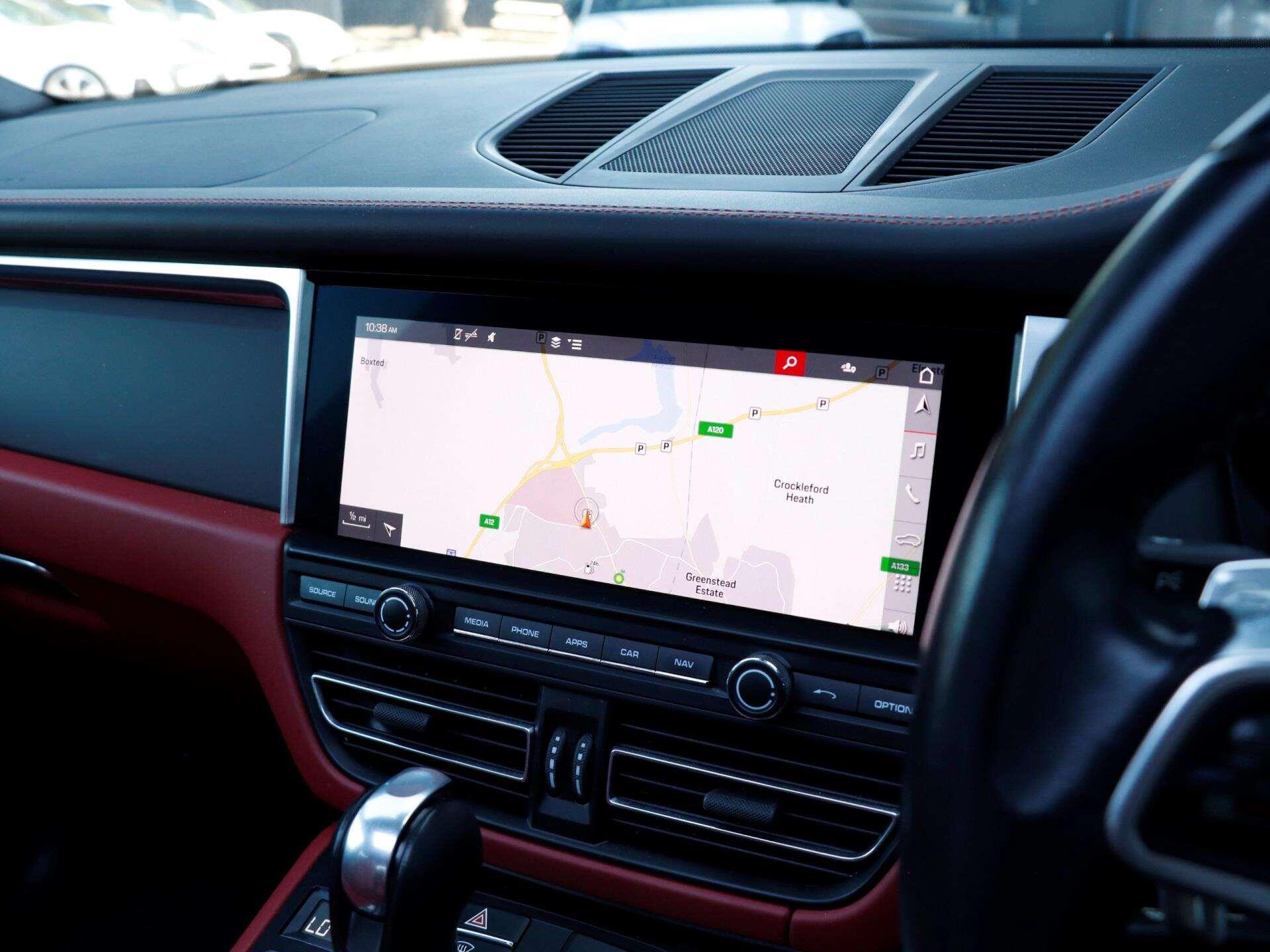 Porsche Macan view 14