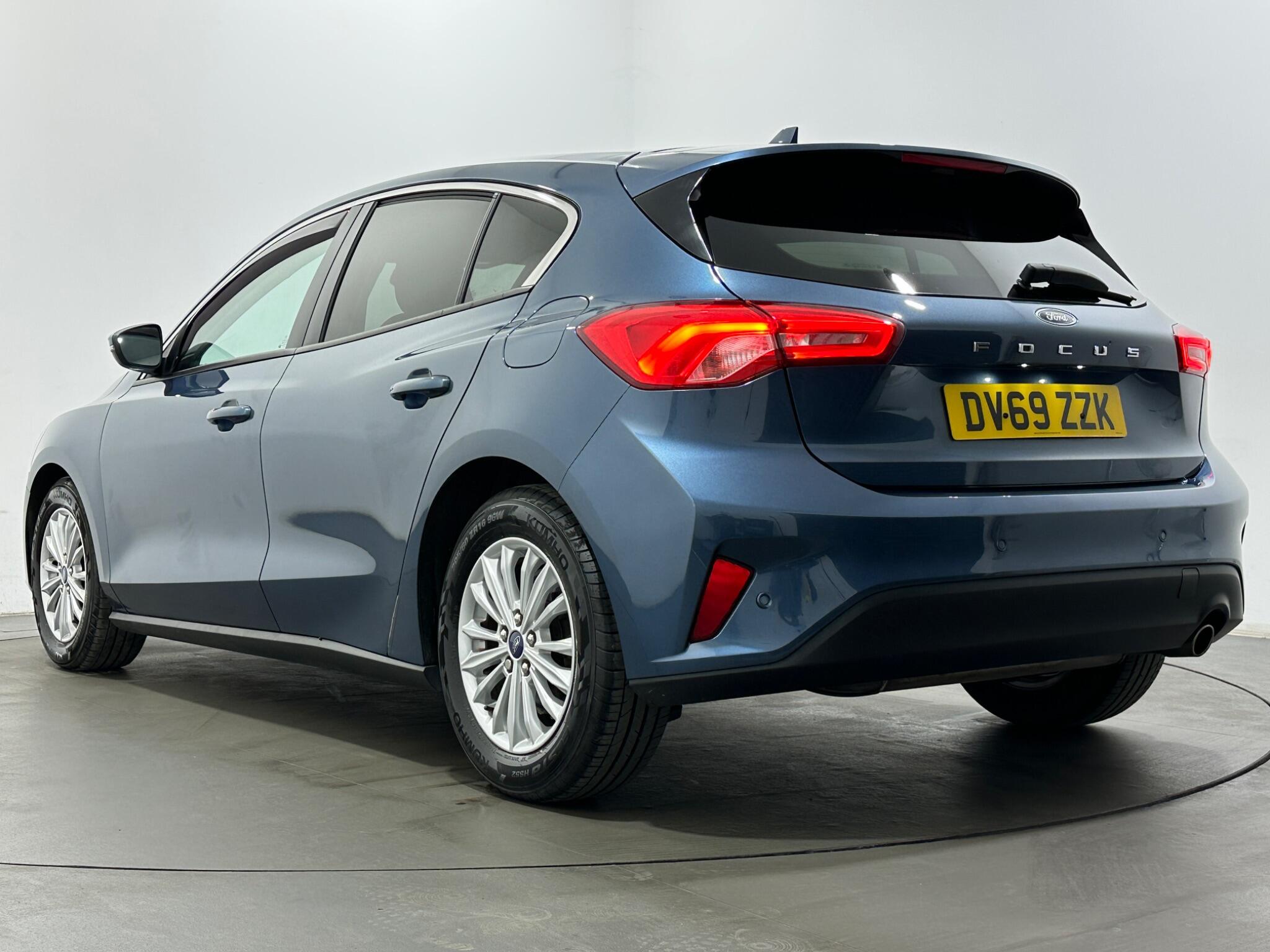 Ford Focus view 47