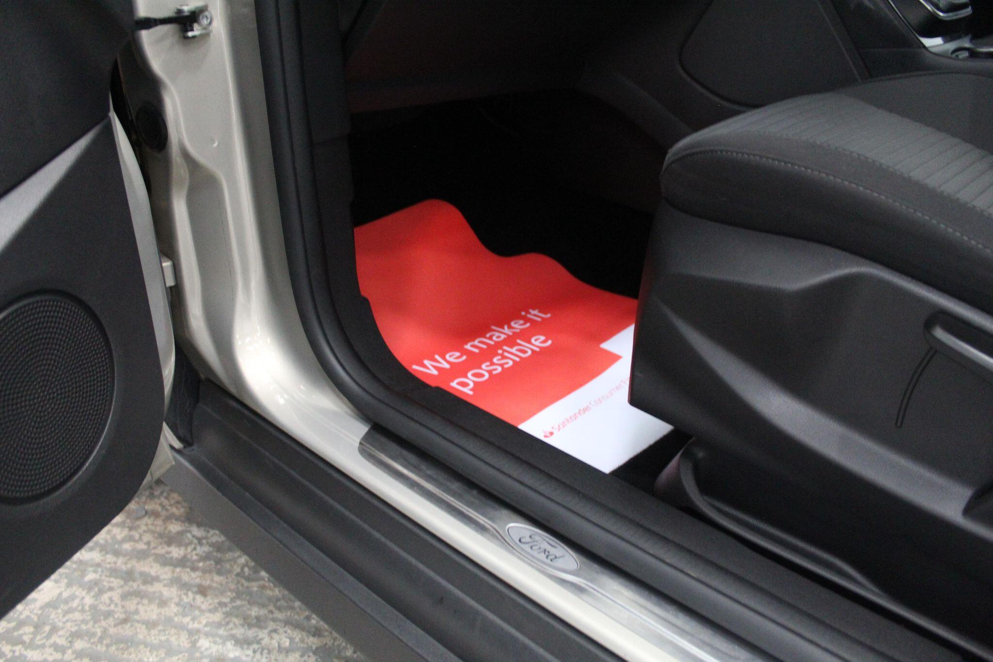 Ford C-Max view 31
