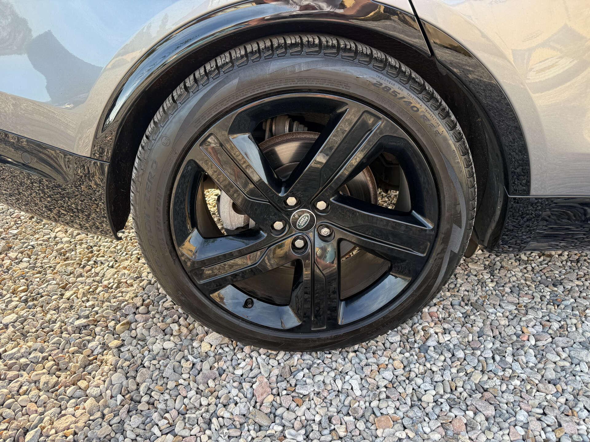 Land Rover Discovery view 11