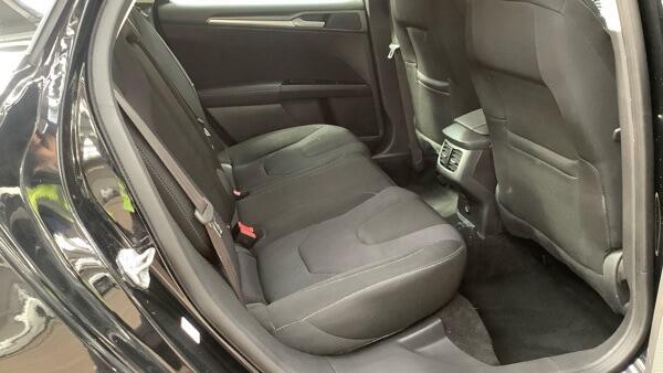 Ford Mondeo view 3