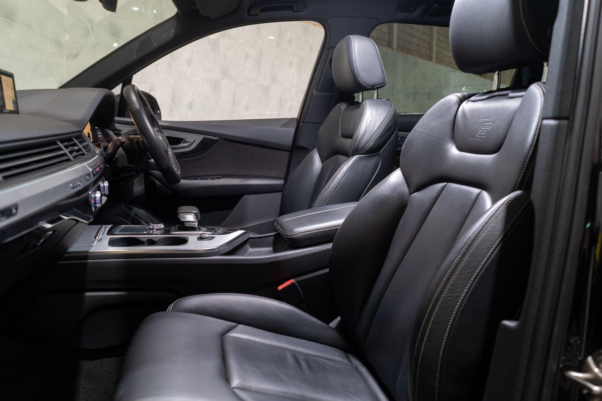 Audi Q7 view 15
