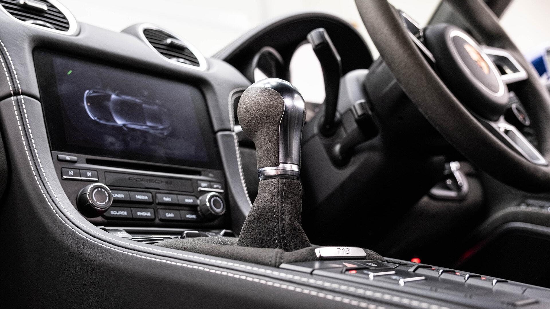 Porsche Cayman view 12