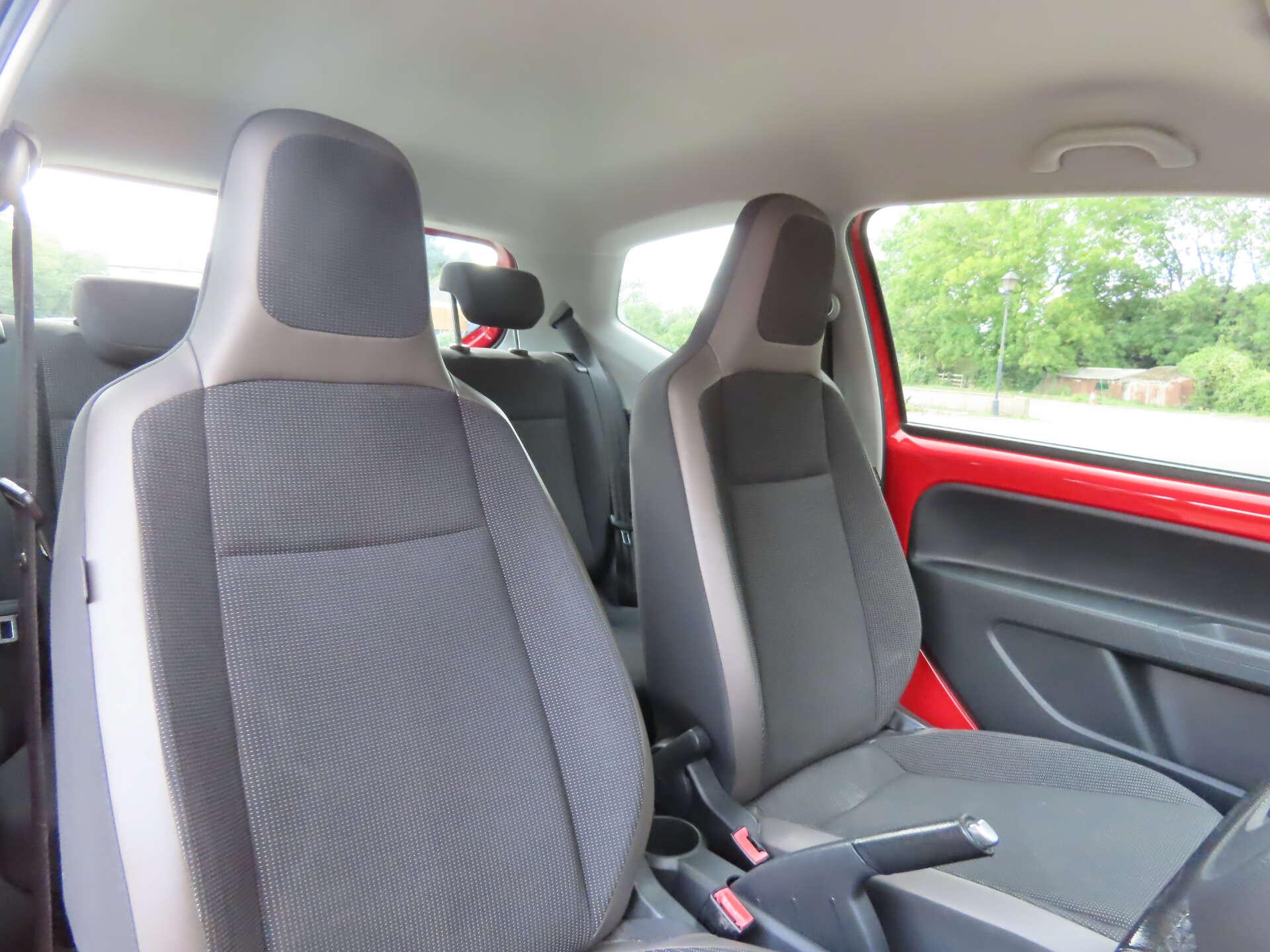 Volkswagen up! view 8