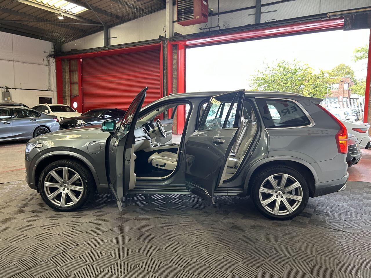 Volvo XC90 view 13