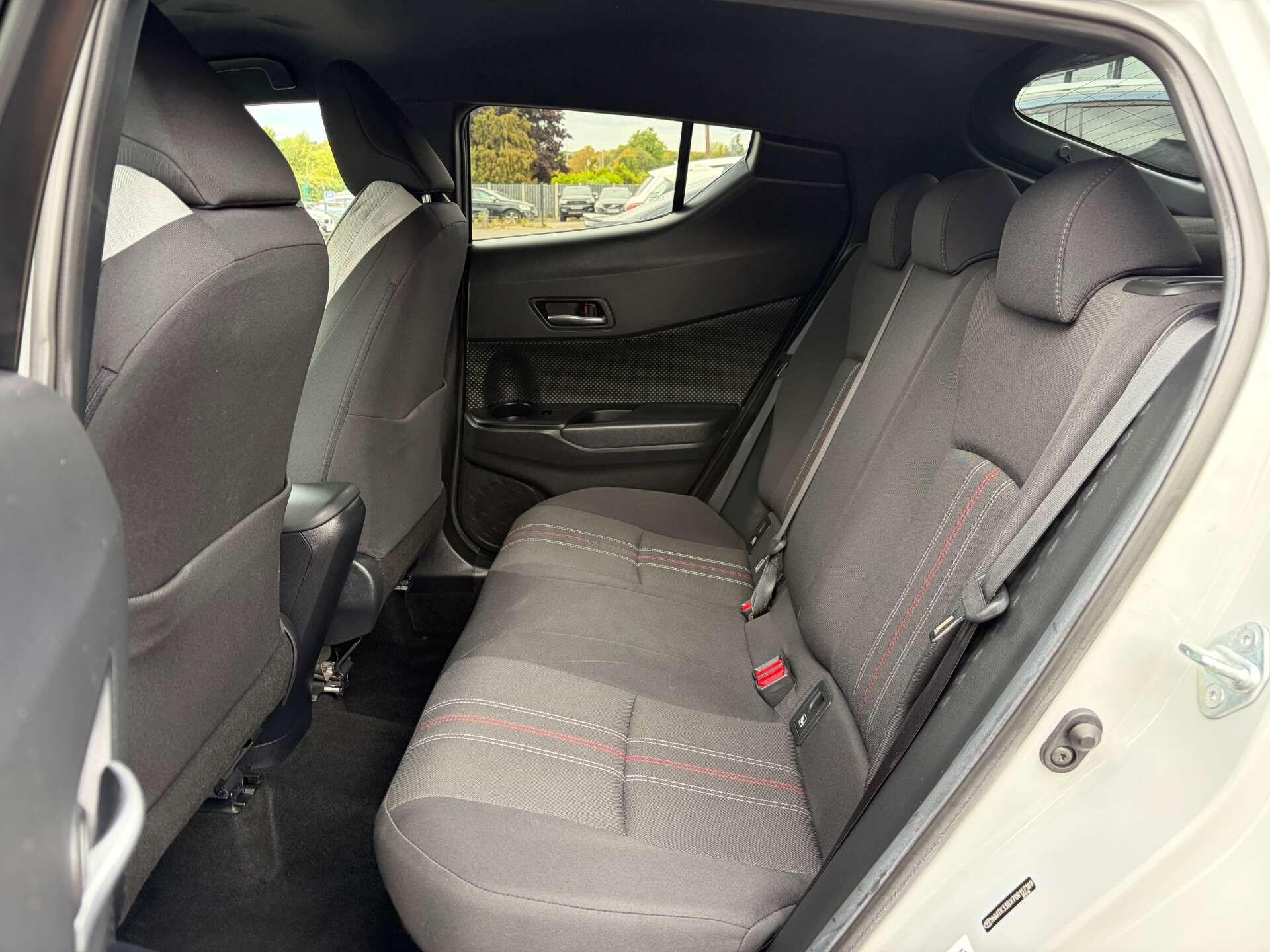Toyota C-HR view 20