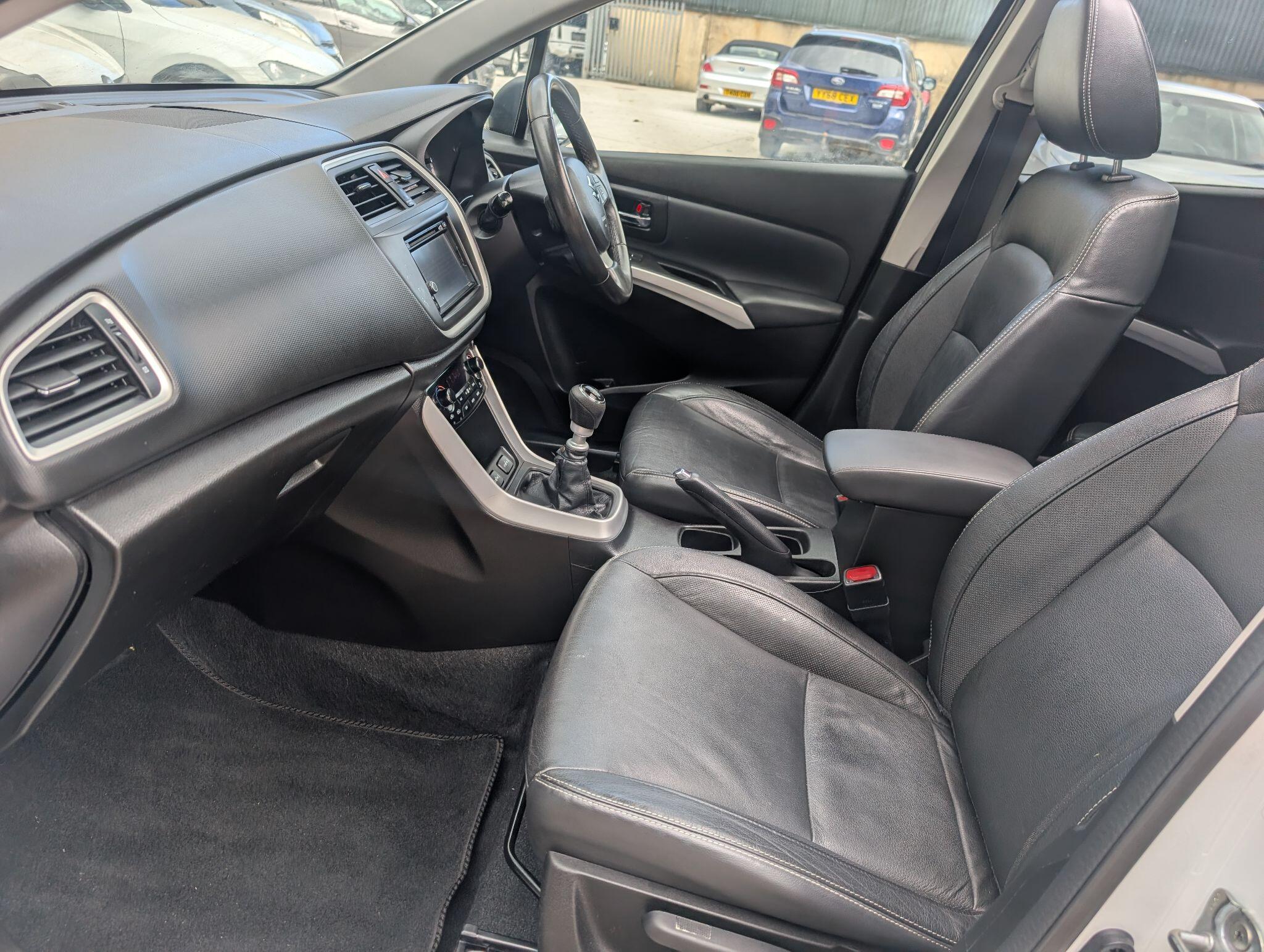 Suzuki SX4 S-Cross view 16