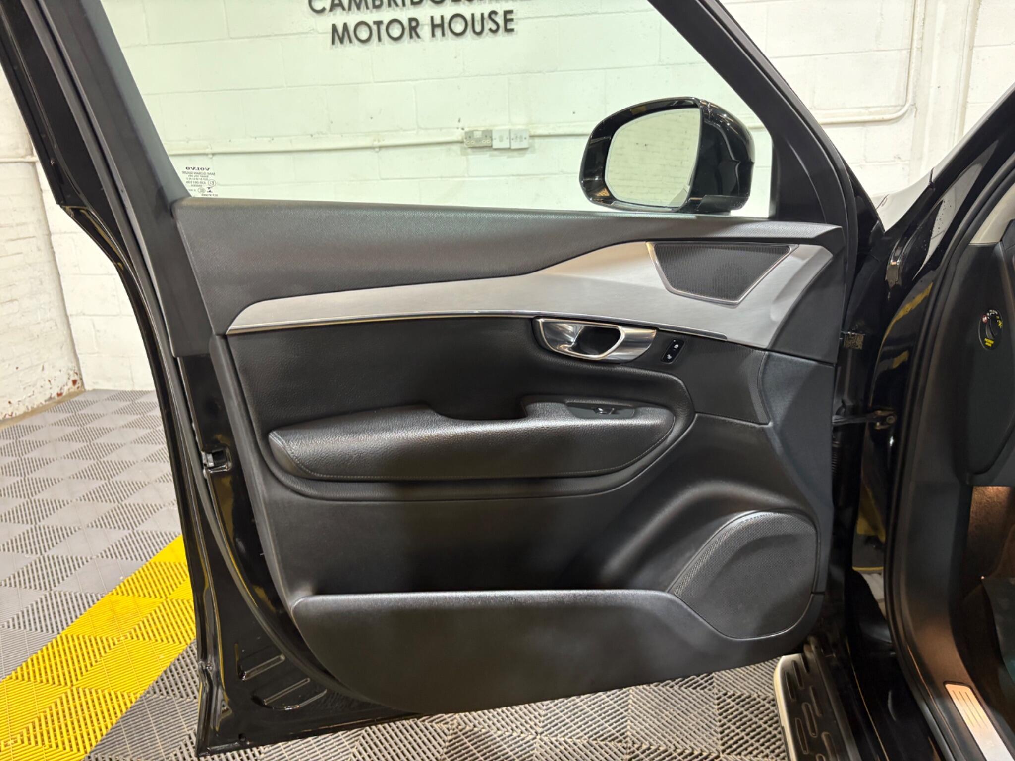 Volvo XC90 view 43