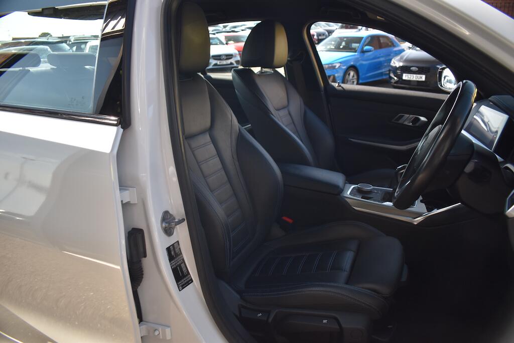 BMW 3 Series view 9
