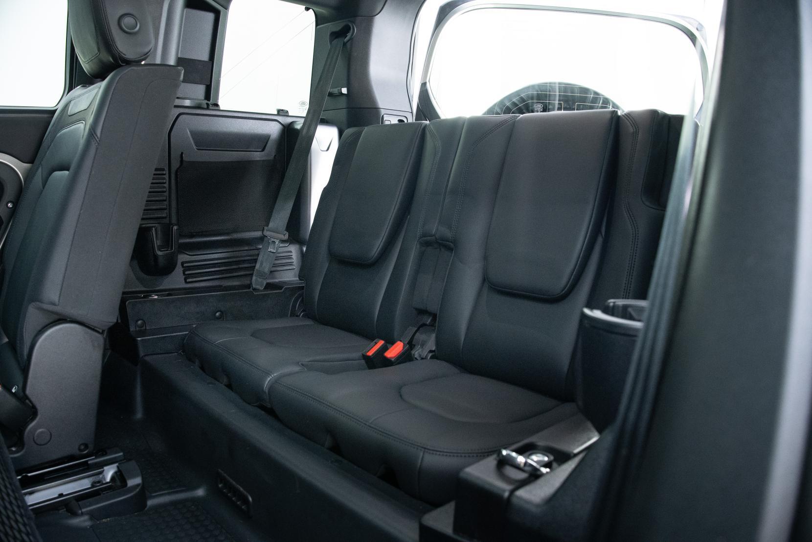 Land Rover Defender 110 view 11