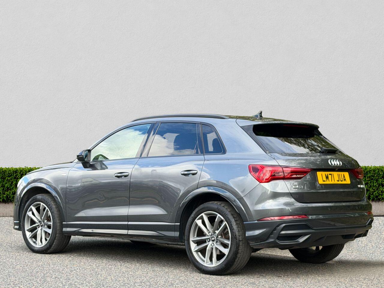Audi Q3 view 5