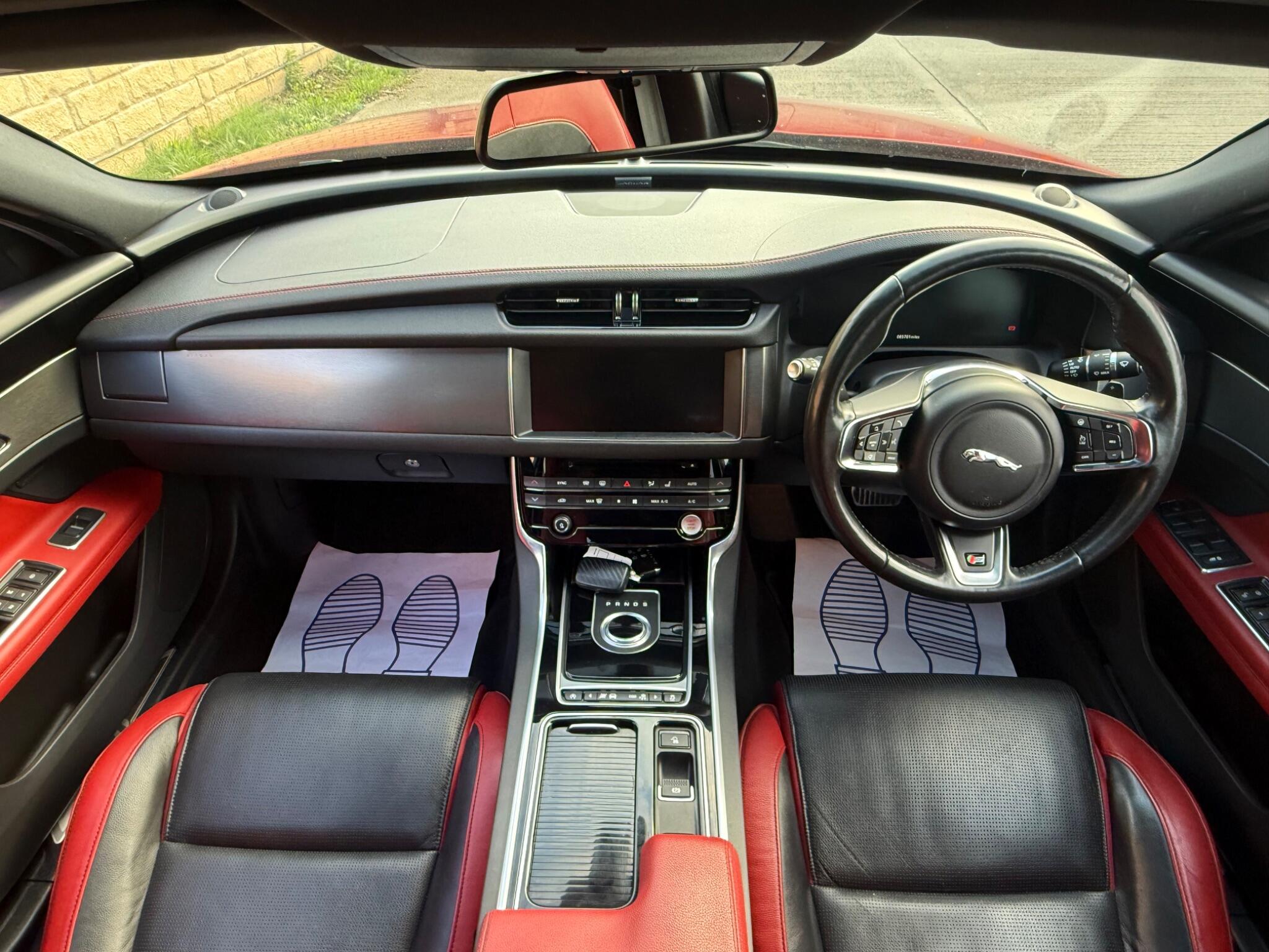 Jaguar XF view 20
