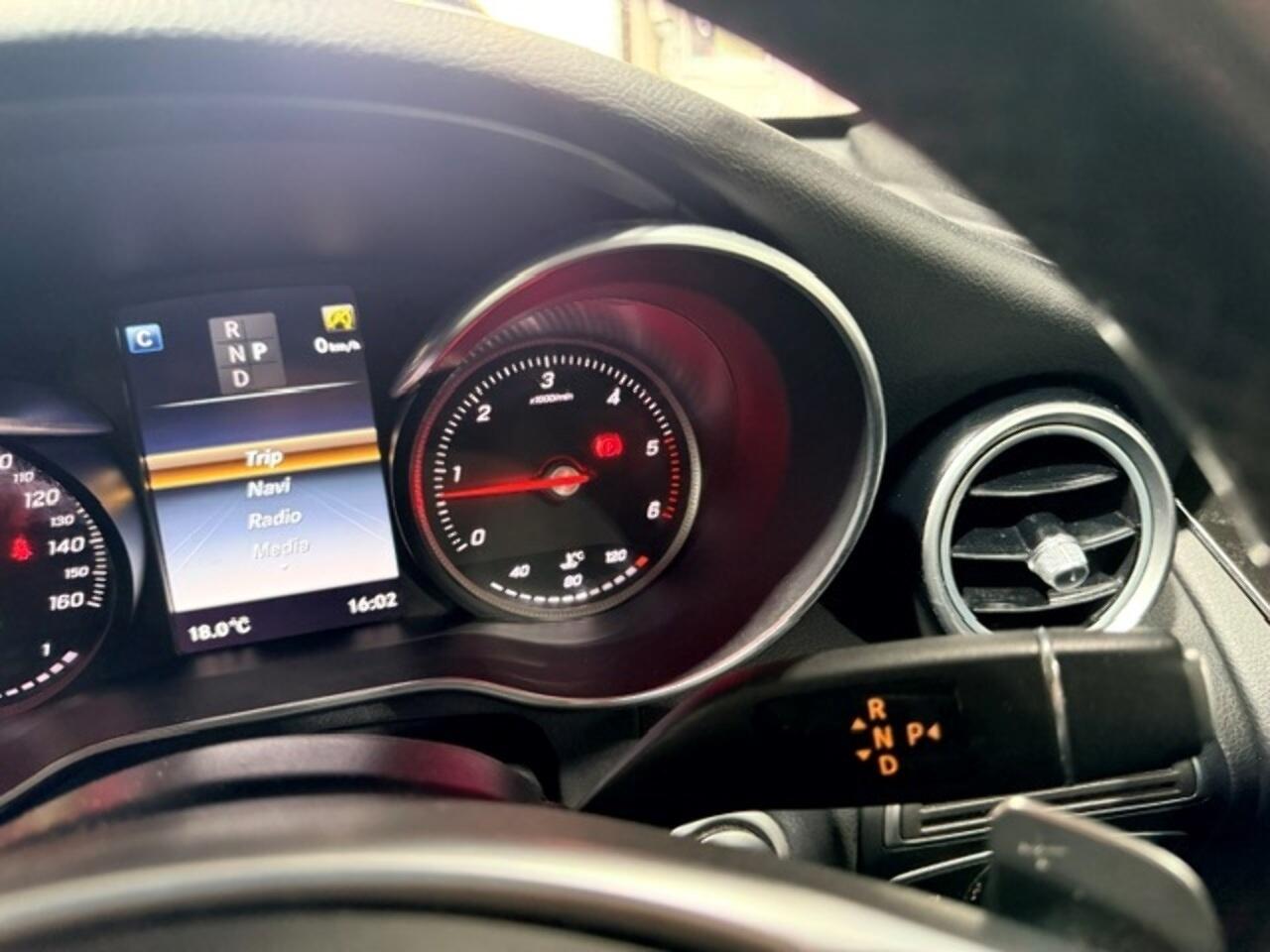 Mercedes-Benz GLC view 32