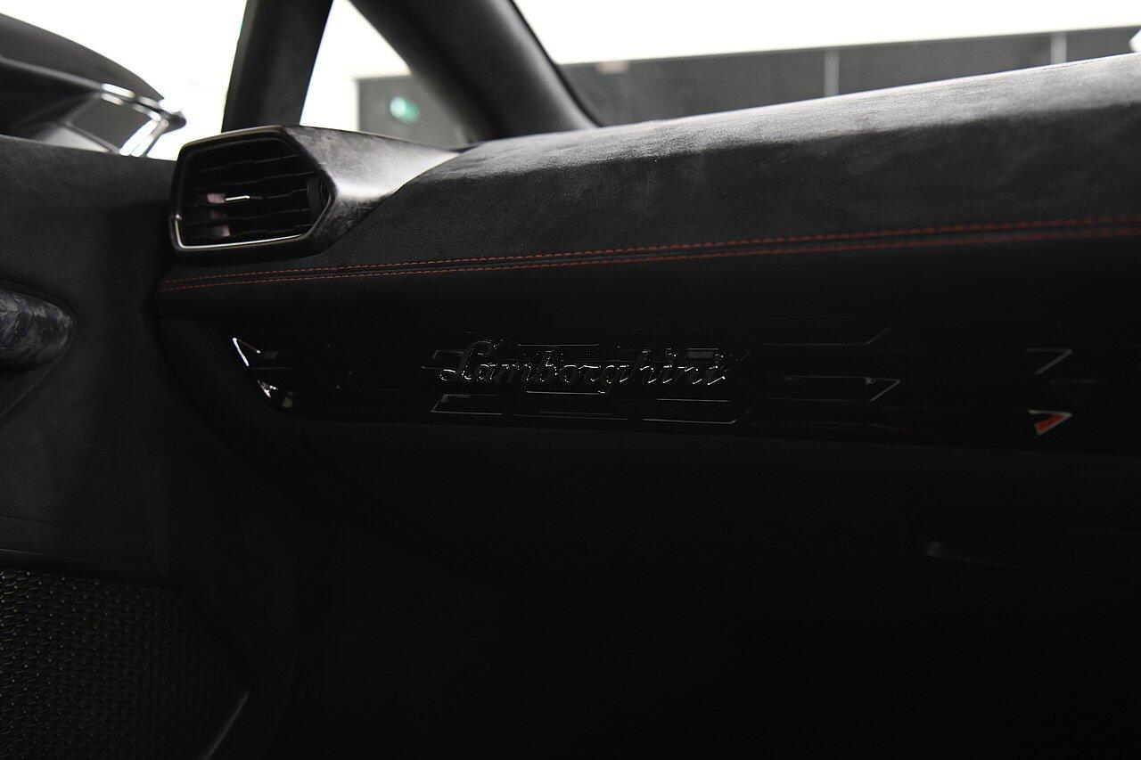 Lamborghini Huracan view 16