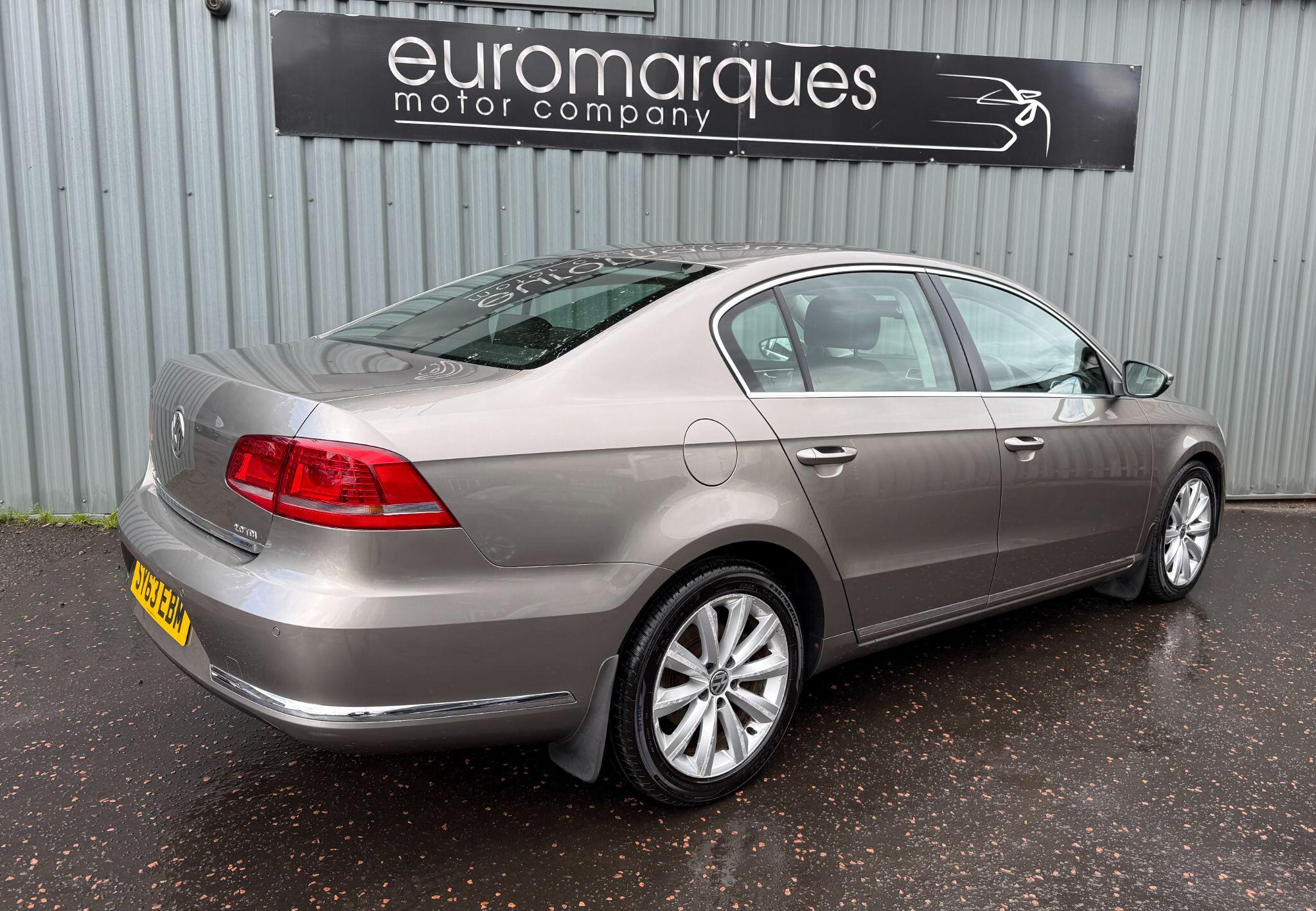 Volkswagen Passat view 3