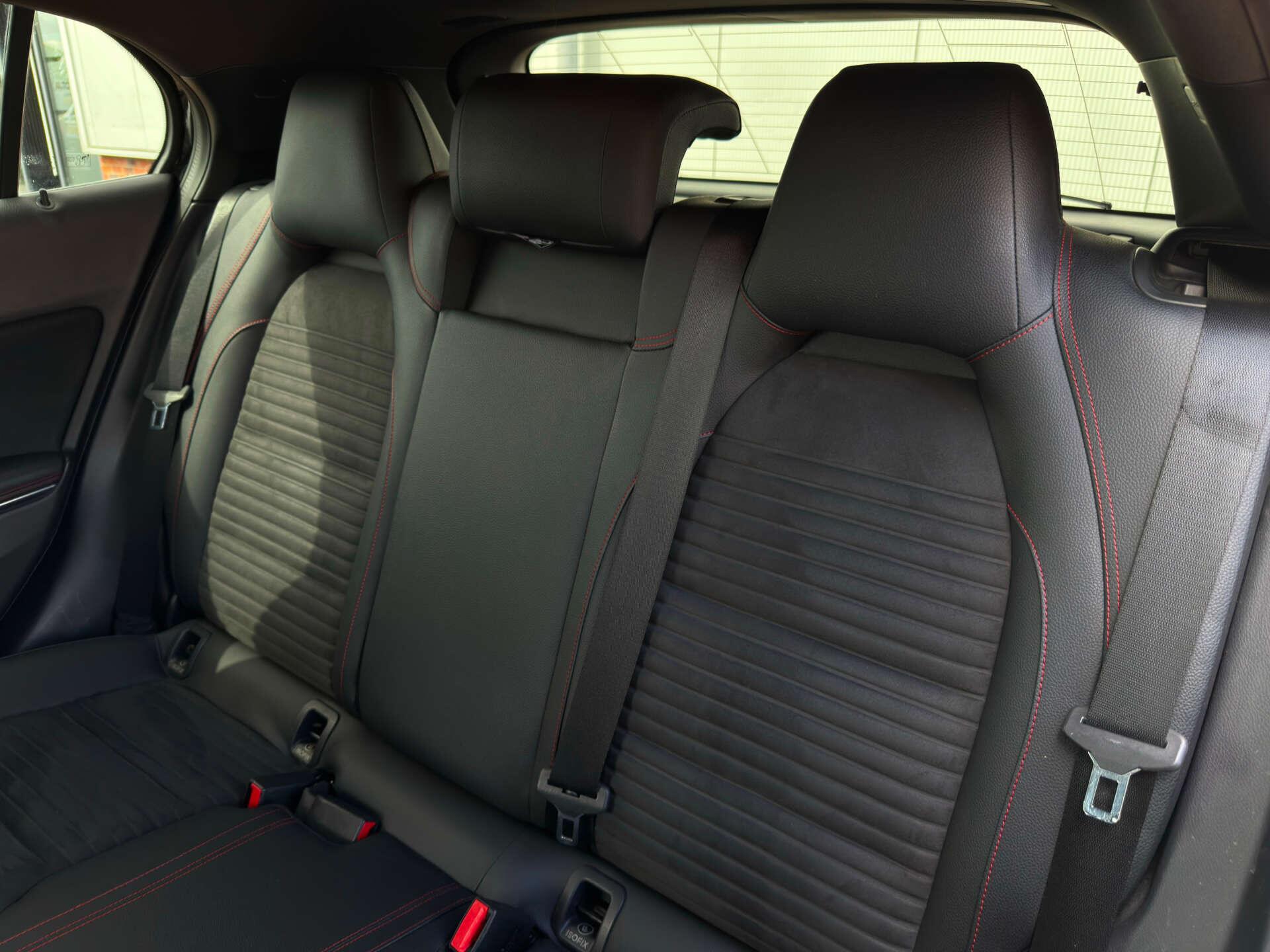 Mercedes-Benz Gla view 25