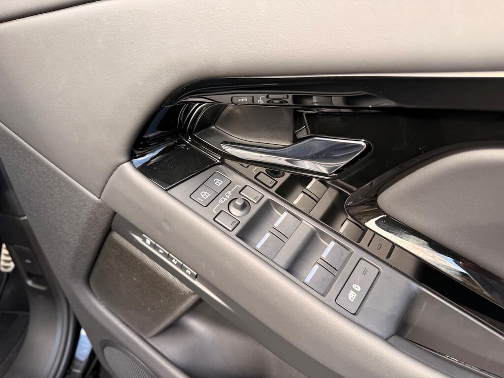 Land Rover Range Rover Evoque view 42