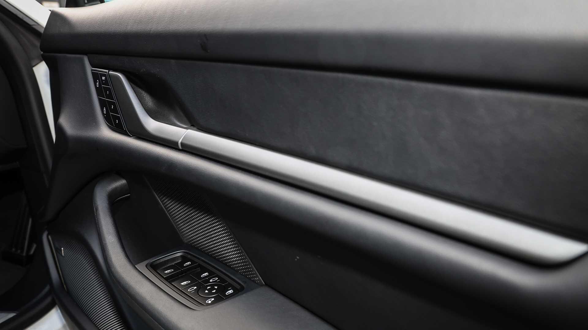 Porsche Taycan view 27