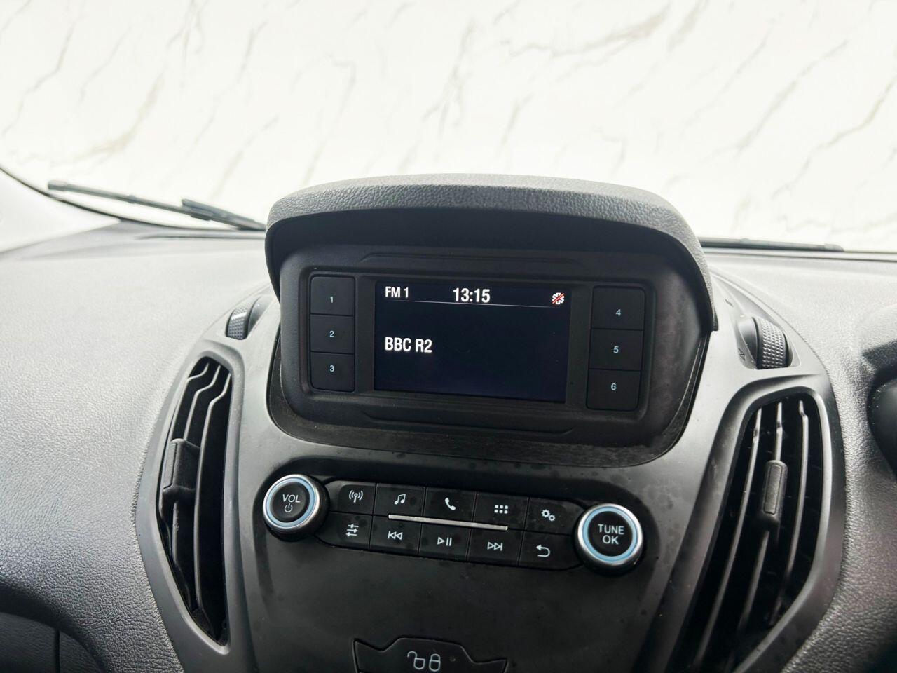 Ford Transit Courier view 17