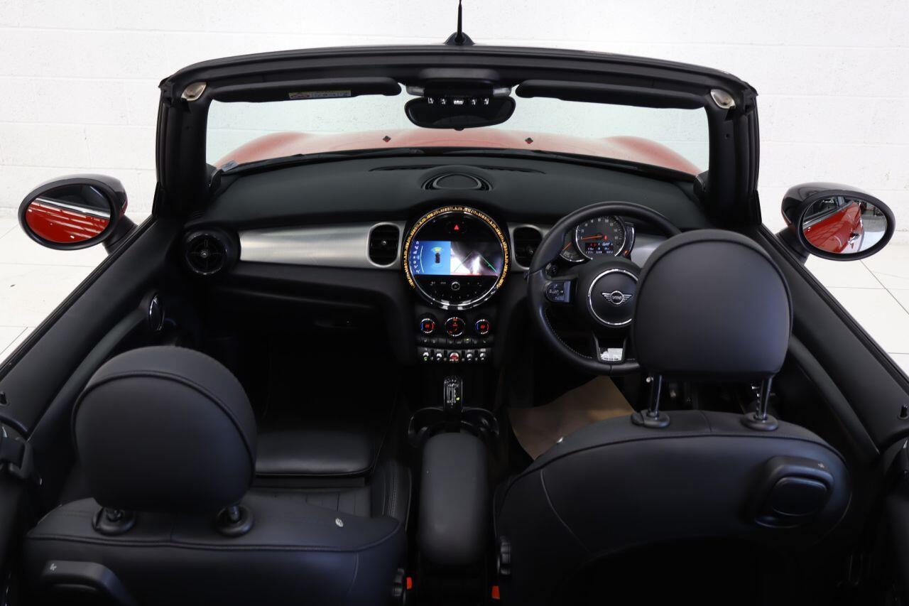 Mini Convertible view 21