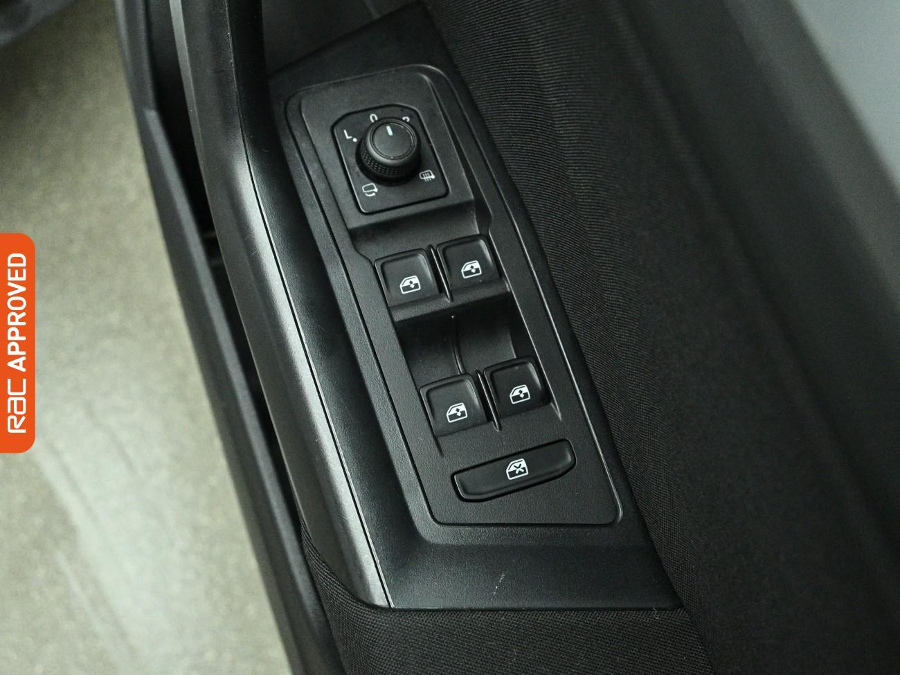 Volkswagen T-Roc view 22