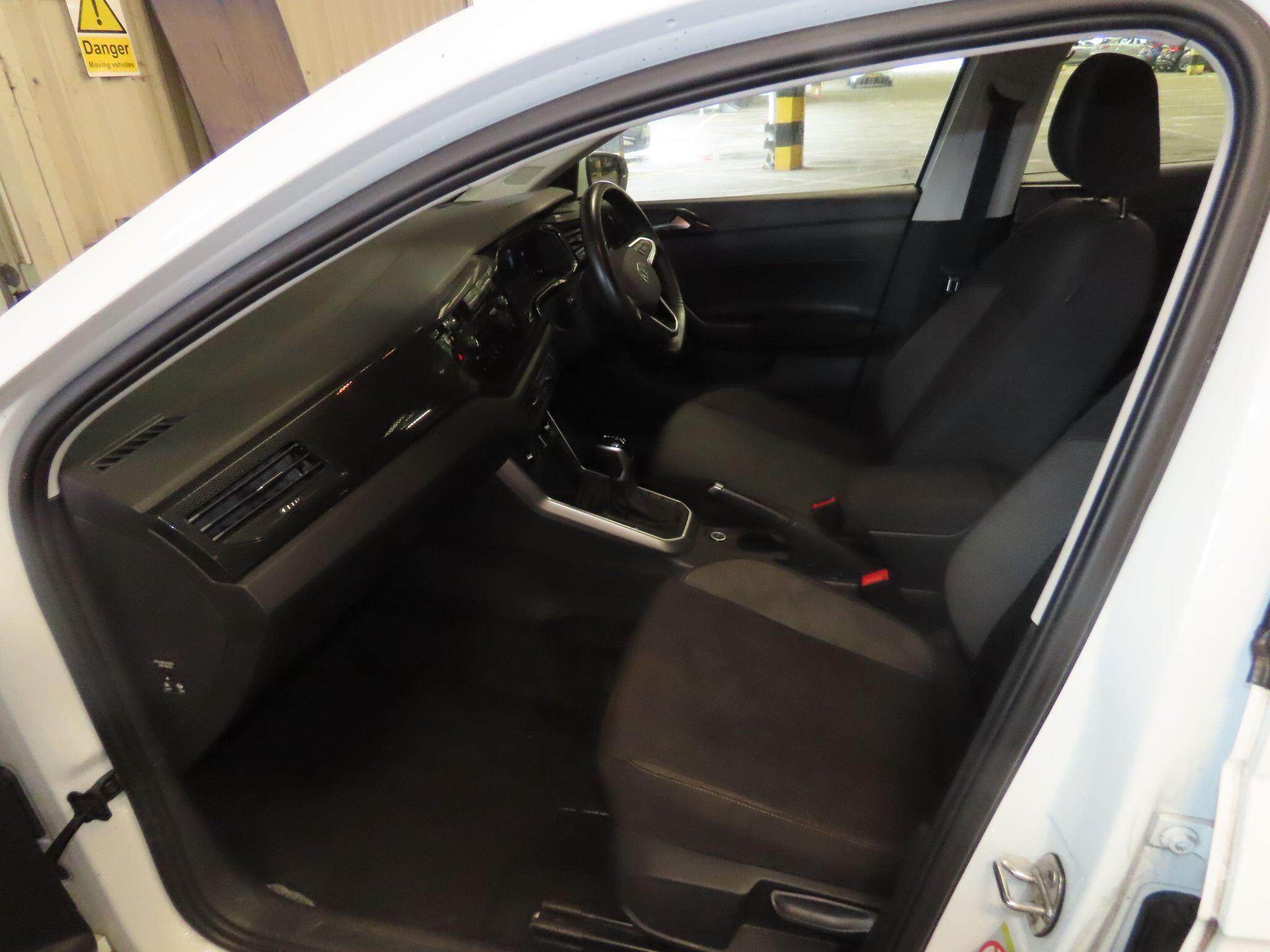 Volkswagen Polo view 10