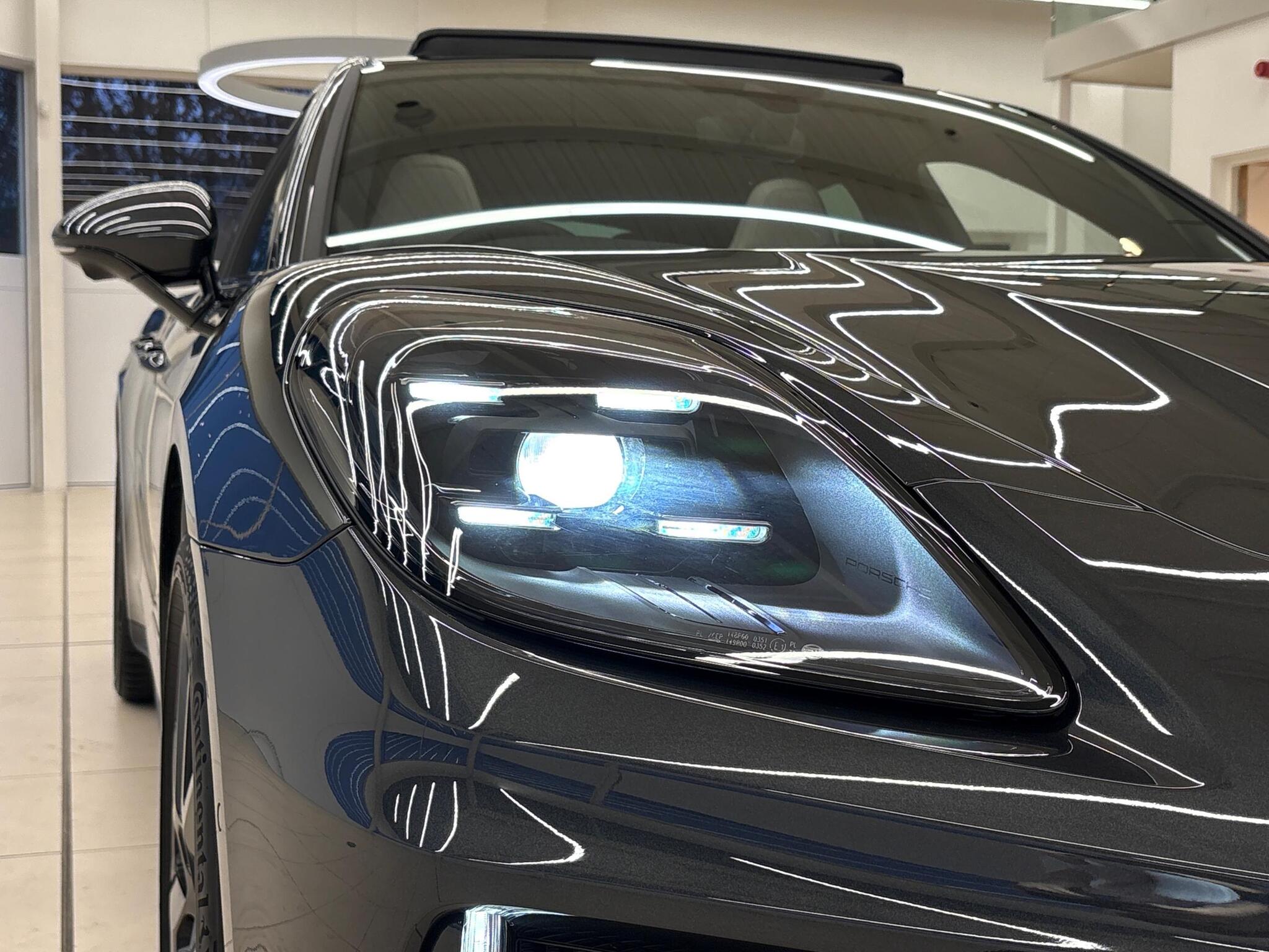 Porsche Panamera view 21