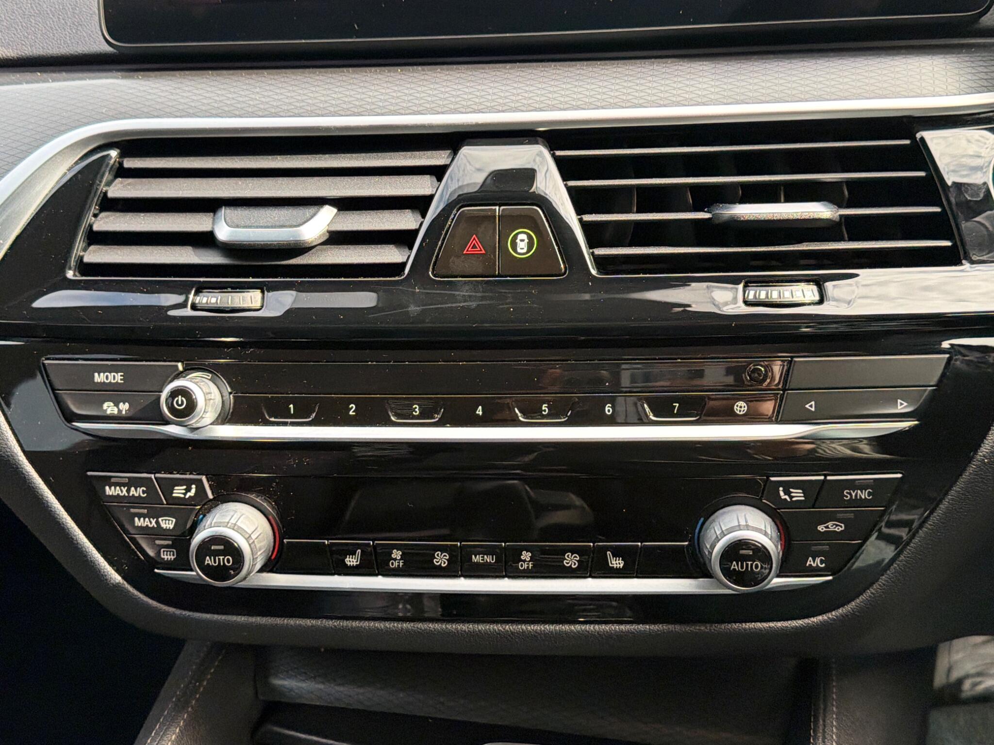 BMW 5 Series view 29