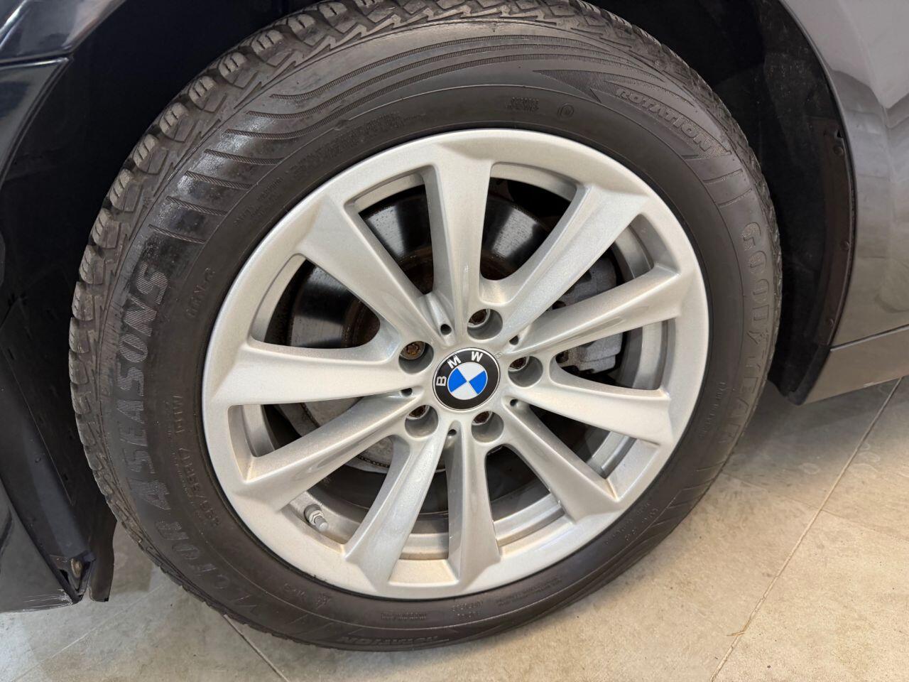 BMW 5 Series view 27
