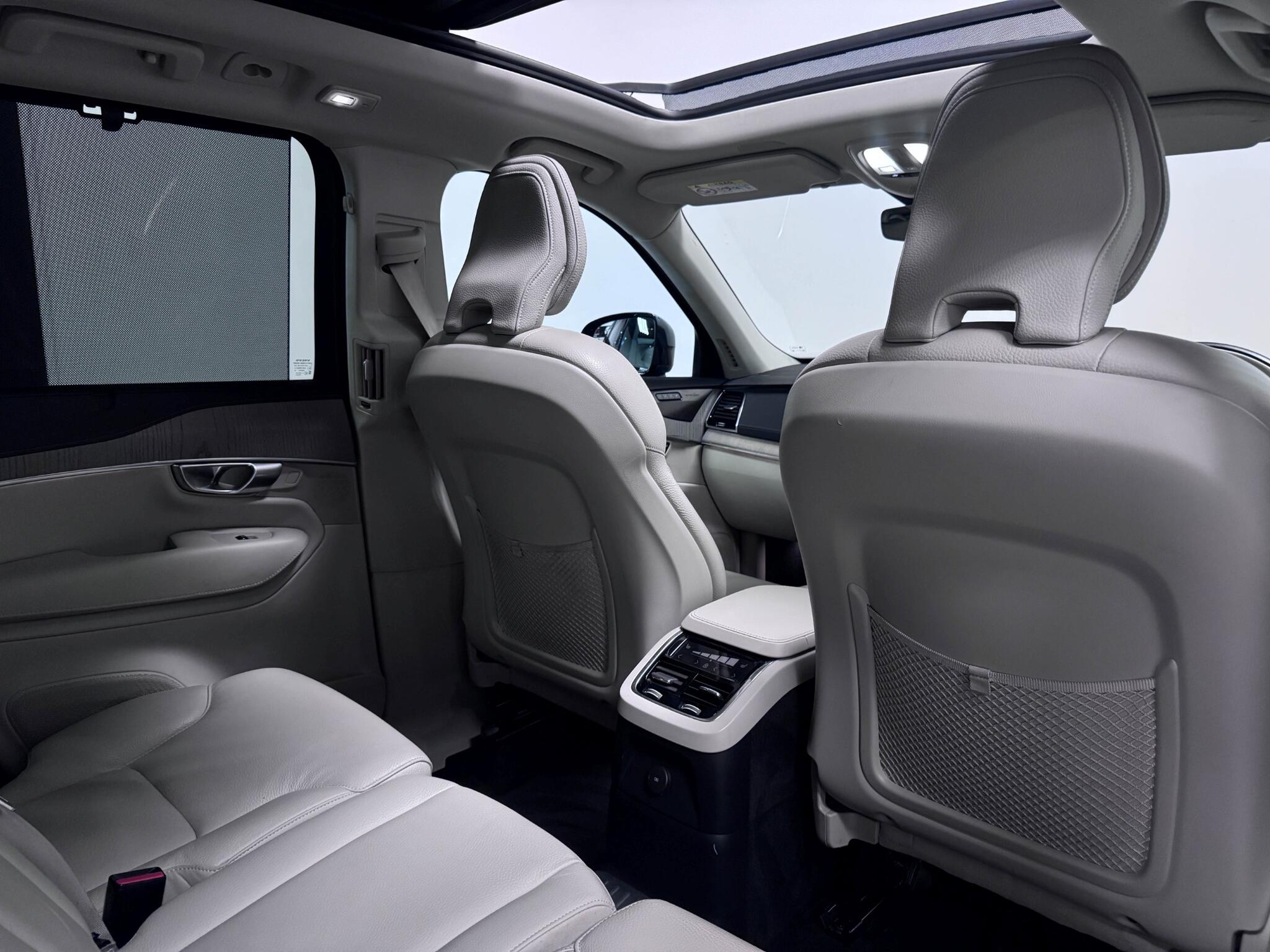 Volvo XC90 view 31